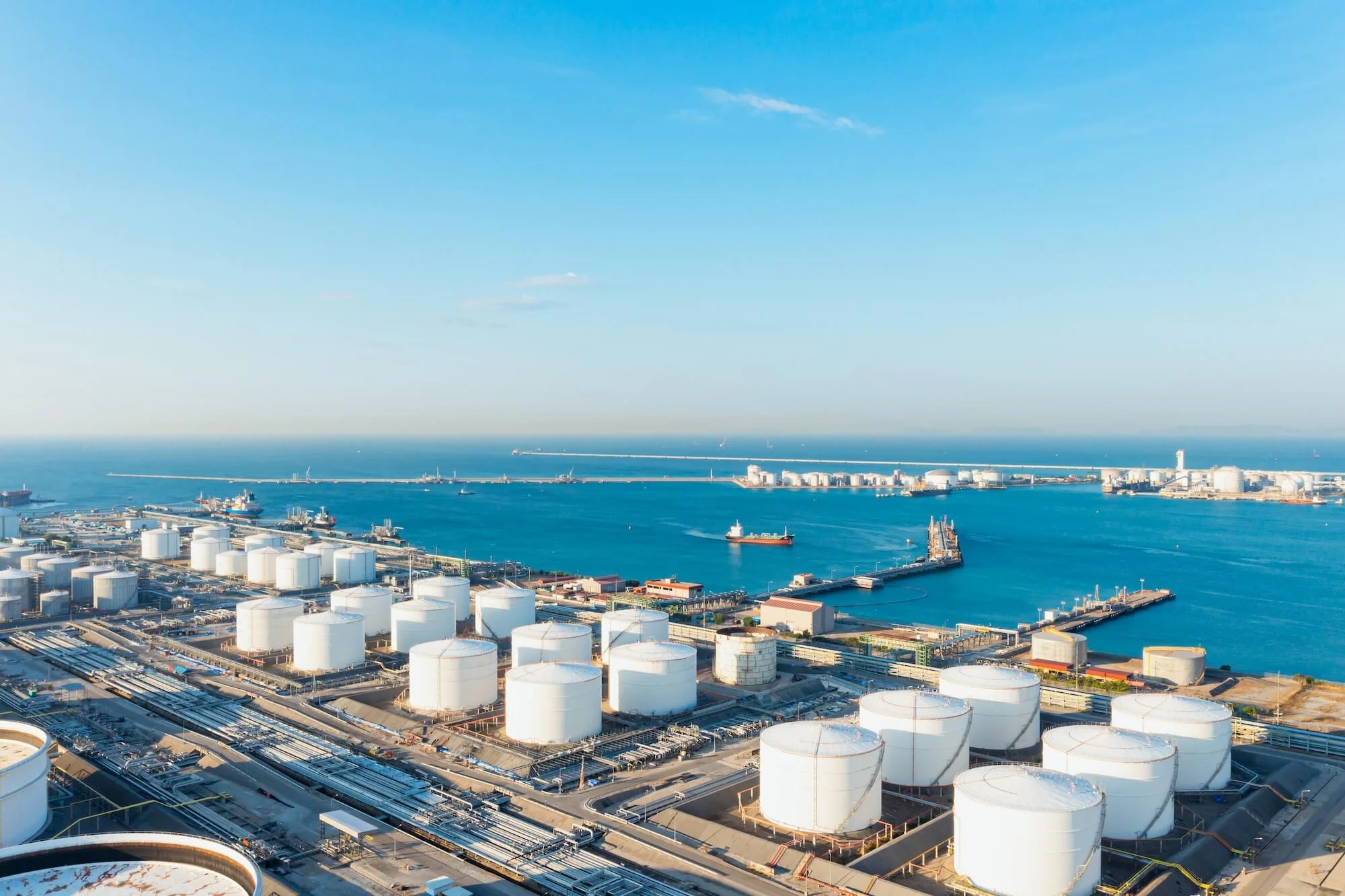 shutterstock-tankterminals (6)